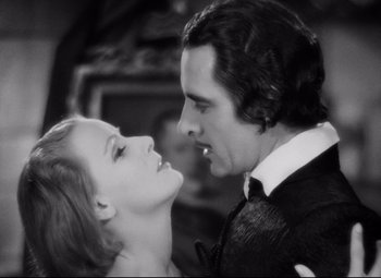 Movie still from “Queen Christina” (1933), directed by Rouben Mamoulian – A man and a woman face to face in a black and white photo; Close Up shot, Low angle