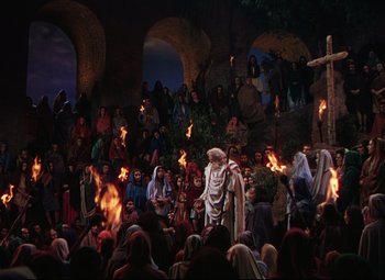 Movie still from “Quo Vadis” (1951), directed by Anthony Mann – A crowd of people sitting around a cross; Extreme Wide shot, High angle