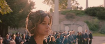 Movie still from “R.I.P.D.” (2013), directed by Robert Schwentke – A person in front of a group of people; Close Up shot, Over the shoulder angle