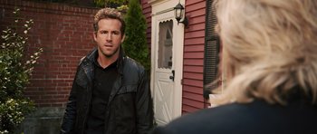 Movie still from “R.I.P.D.” (2013), directed by Robert Schwentke – A man standing in front of a red house; Close Up shot, Over the shoulder angle