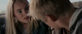 Movie still from “Race to Witch Mountain” (2009), directed by Andy Fickman – A woman and a man are talking to each other; Close Up shot, Over the shoulder angle