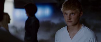 Movie still from “Race to Witch Mountain” (2009), directed by Andy Fickman – A man with blonde hair and a white shirt; Close Up shot, Over the shoulder angle