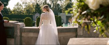 Movie still from “Ready or Not” (2019), directed by Matt Bettinelli-Olpin – A woman in a wedding dress standing in front of a fountain; Wide shot, Over the shoulder angle