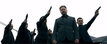 Movie still from “Hostage 911” (2018), directed by Robert Rodriguez – A man and a woman are holding guns in their hands; Medium shot, Low angle