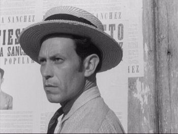 Movie still from “Redes” (1936), directed by Fred Zinnemann – A black and white photo of a man wearing a straw hat; Close Up shot, Low angle