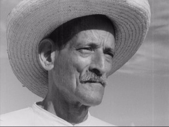 Movie still from “Redes” (1936), directed by Fred Zinnemann – An older man wearing a straw hat and looking at the camera; Close Up shot, Low angle