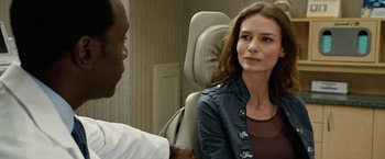 Movie still from “Reign Over Me” (2007), directed by Mike Binder – A man and a woman are sitting in a chair; Close Up shot, Over the shoulder angle