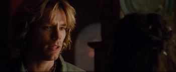 Movie still from “Rent” (2005), directed by Chris Columbus – A person with long blonde hair; Close Up shot, Over the shoulder angle