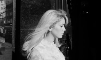Movie still from “Repulsion” (1965), directed by Roman Polanski – A black and white photo of a woman with long blonde hair; Close Up shot, Low angle