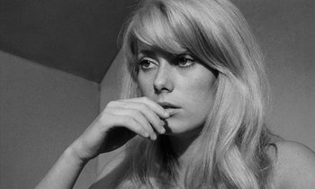 Movie still from “Repulsion” (1965), directed by Roman Polanski – Black and white photograph of a woman with long blonde hair; Close Up shot, Low angle