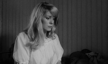 Movie still from “Repulsion” (1965), directed by Roman Polanski – A black and white photo of a woman with long blonde hair; Close Up shot, Low angle
