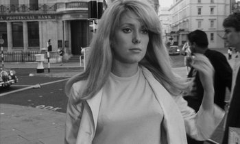 Movie still from “Repulsion” (1965), directed by Roman Polanski – A black and white photo of a woman with long blonde hair; Close Up shot, Low angle