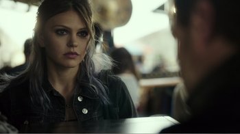 Movie still from “Rings” (2017), directed by F. Javier Gutiérrez – A woman sitting in front of a man in front of a mirror; Close Up shot, Over the shoulder angle
