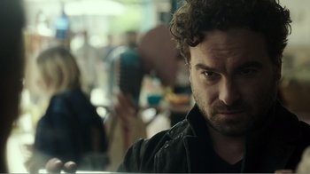 Movie still from “Rings” (2017), directed by F. Javier Gutiérrez – A person with curly hair and a beard; Close Up shot, Over the shoulder angle