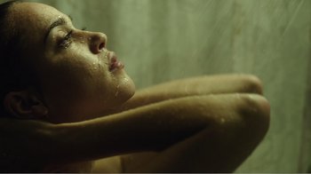 Movie still from “Rings” (2017), directed by F. Javier Gutiérrez – A person laying in the water; Extreme Close Up shot, Low angle