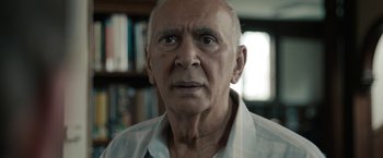 Movie still from “Robot & Frank” (2012), directed by Jake Schreier – An old man with a beard is looking at the camera; Close Up shot, Over the shoulder angle