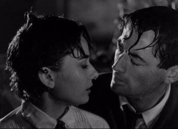 Movie still from “Roman Holiday” (1953), directed by William Wyler – A black and white photo of a man and a woman kissing; Close Up shot, High angle