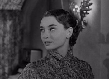 Movie still from “Roman Holiday” (1953), directed by William Wyler – An old black and white photo of a woman; Close Up shot, Over the shoulder angle