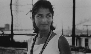 Movie still from “Salut les Cubains” (1963), directed by Agnès Varda – Black and white photograph of a young woman wearing a necklace; Close Up shot, High angle
