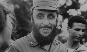 Movie still from “Salut les Cubains” (1963), directed by Agnès Varda – An old black and white photo of a man with a beard; Close Up shot, Low angle