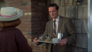 Movie still from “Same Time, Next Year” (1978), directed by Robert Mulligan – A man holding a tray of food on a sidewalk; Medium shot, Over the shoulder angle