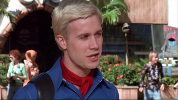 Movie still from “Scooby-Doo” (2002), directed by Raja Gosnell – A man with blonde hair wearing a blue shirt and a red neck tie; Close Up shot, High angle