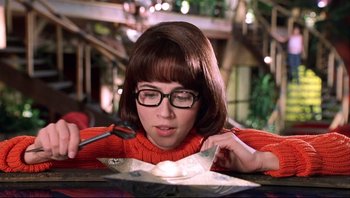 Movie still from “Scooby-Doo” (2002), directed by Raja Gosnell – A woman in a red sweater is eating a dessert; Close Up shot, High angle