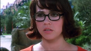 Movie still from “Scooby-Doo” (2002), directed by Raja Gosnell – A person wearing glasses and looking at the camera; Close Up shot, Over the shoulder angle
