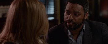 Movie still from “Secret in Their Eyes” (2015), directed by Billy Ray – A man and a woman are talking to each other; Close Up shot, Over the shoulder angle