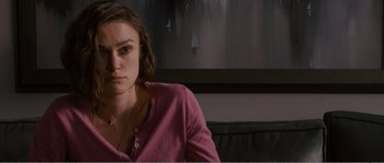 Movie still from “Seeking a Friend for the End of the World” (2012), directed by Lorene Scafaria – A person sitting in a room; Close Up shot, Over the shoulder angle