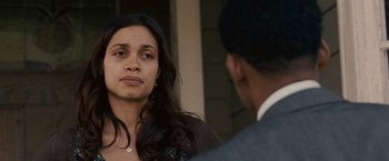 Movie still from “Seven Pounds” (2008), directed by Gabriele Muccino – A woman standing next to a man in a suit; Close Up shot, Over the shoulder angle