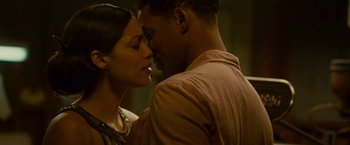 Movie still from “Seven Pounds” (2008), directed by Gabriele Muccino – A man and a woman are kissing in a room; Close Up shot, Over the shoulder angle