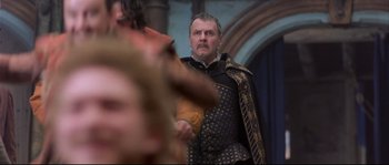 Movie still from “Shakespeare in Love” (1998), directed by John Madden – A man in a costume looking at the camera; Close Up shot, Over the shoulder angle