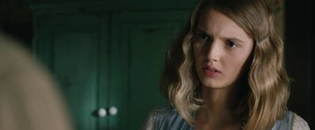 Movie still from “1922” (2017), directed by Zak Hilditch – A person in a green room; Close Up shot, Over the shoulder angle