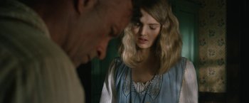 Movie still from “1922” (2017), directed by Zak Hilditch – A man and a woman standing next to each other; Close Up shot, Over the shoulder angle