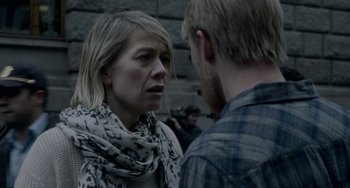 Movie still from “22 July” (2018), directed by Paul Greengrass – A woman and a man talking to each other outside; Close Up shot, Over the shoulder angle
