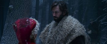 Movie still from “A Boy Called Christmas” (2021), directed by Gil Kenan – A man with a beard is talking to a woman; Close Up shot, Over the shoulder angle