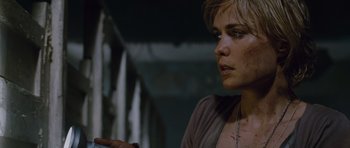 Movie still from “Silent Hill” (2006), directed by Christophe Gans – A person holding a cell phone; Close Up shot, Over the shoulder angle