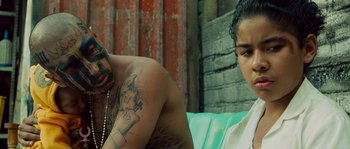 Movie still from “Sin Nombre” (2009), directed by Cary Joji Fukunaga – A man and a woman sitting next to each other on a bench; Close Up shot, Over the shoulder angle