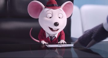 Movie still from “Sing” (2016), directed by Christophe Lourdelet – A mouse that is sitting on top of a table; Medium shot, High angle