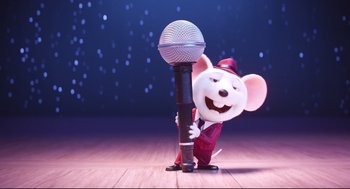 Movie still from “Sing” (2016), directed by Christophe Lourdelet – A mouse with a microphone in his hand; Medium shot, Low angle