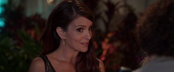 Movie still from “Sisters” (2015), directed by Jason Moore – A person with long brown hair; Close Up shot, Over the shoulder angle