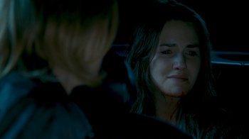 Movie still from “Slither” (2006), directed by James Gunn – A woman with a bruised face sitting next to another woman; Close Up shot, Over the shoulder angle