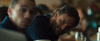Movie still from “Snatched” (2017), directed by Jonathan Levine – A person with a beard; Close Up shot, Over the shoulder angle