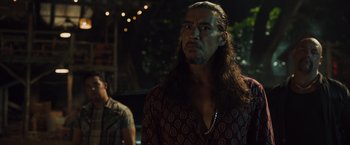 Movie still from “Snatched” (2017), directed by Jonathan Levine – A man with long hair and a beard standing in front of another man; Close Up shot, Over the shoulder angle