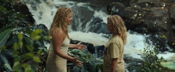 Movie still from “Snatched” (2017), directed by Jonathan Levine – Two women are talking in front of a waterfall; Medium shot, Over the shoulder angle