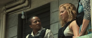 Movie still from “Snatched” (2017), directed by Jonathan Levine – Two women standing next to each other in front of a building; Medium shot, Over the shoulder angle