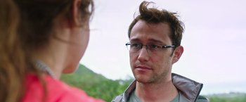 Movie still from “Snowden” (2016), directed by Oliver Stone – A man with glasses is talking to a woman; Close Up shot, Over the shoulder angle