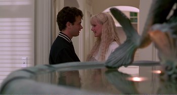 Movie still from “Splash” (1983), directed by Ron Howard – A man and a woman standing next to each other; Medium shot, Over the shoulder angle