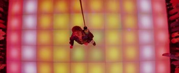 Movie still from “Starsky & Hutch” (2004), directed by Todd Phillips – A man hanging from a rope in a room with yellow walls; Wide shot, Overhead angle